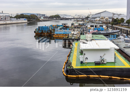 神奈川県子安 運河の風景 神奈川県子安 運河の風景 123891159