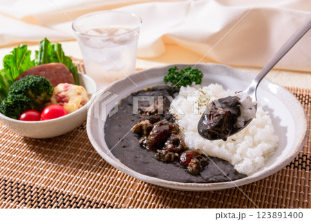 牛すじ黒カレー 牛すじ黒カレー 123891400