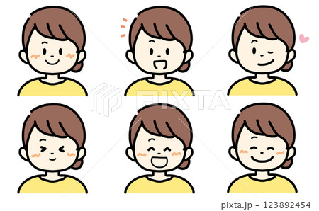 笑顔の女性のイラストセット 黄色の服を着た人物 笑顔の女性のイラストセット 黄色の服を着た人物 123892454