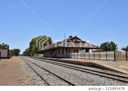 オーストラリア・ブルックトンの小さな駅舎(2018年の姿) オーストラリア・ブルックトンの小さな駅舎(2018年の姿) 123893476