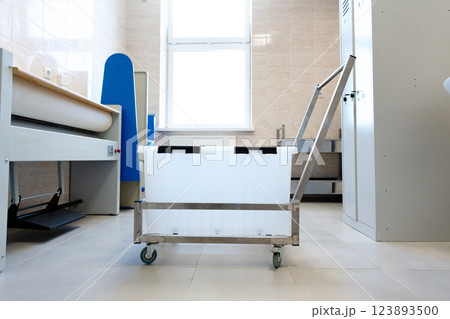 Clean and modern workspace featuring a rolling cart in a well-lit room designed for efficient operations 123893500