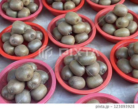 Kiwis in a Red Basket at Bujeon Market 123893928