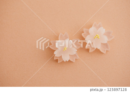 桜をかたどった干菓子 桜をかたどった干菓子 123897128