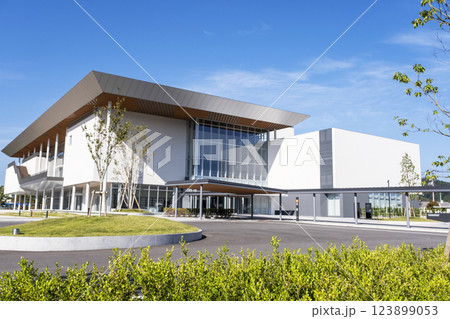 鳥取県立美術館をサイクリングで楽しむイメージ 123899053