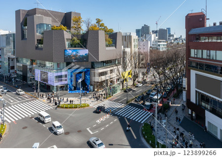 神宮前交差点のオモカド 123899266