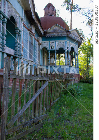 Old wooden house. Retro architecture. Facade. Village vintage. 123900337