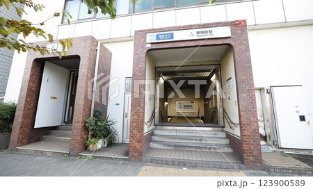 東京メトロ東西線の東陽町駅2番出入口 123900589