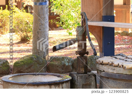 防災井戸 手押しポンプの井戸 防災井戸 手押しポンプの井戸 123900825