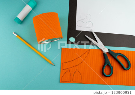Step 3. Step-by-step instructions on how to make a stand for stationery from a tin can. Tiger made of paper and cardboard, scissors and glue. A fun DIY craft for children. Do it yourself paper tiger 123900951