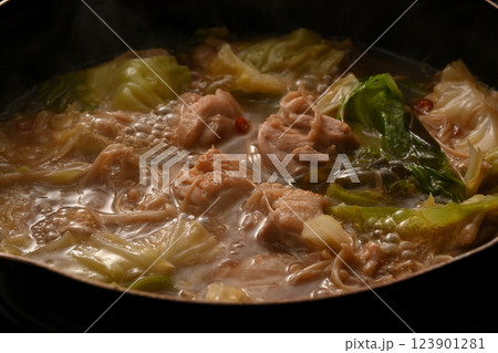 鶏キャベツ鍋 123901281