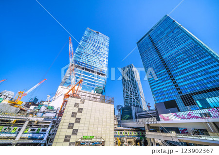 日本の東京都市景観 切断された謎の支柱！。…さよなら渋谷駅西口、フェンスで覆われてしまった＝10日 123902367
