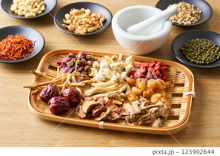 様々な漢方食材 様々な漢方食材 123902644