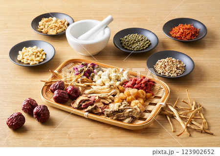 様々な漢方食材 様々な漢方食材 123902652