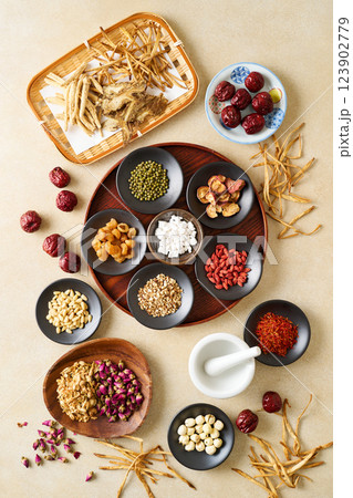 様々な漢方食材 様々な漢方食材 123902779