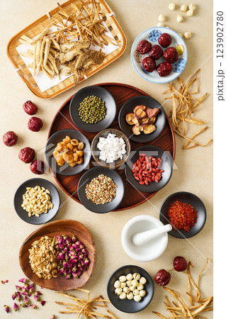 様々な漢方食材 様々な漢方食材 123902780