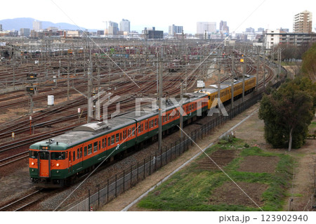山陽本線115系湘南色（岡山⇔三原） 123902940