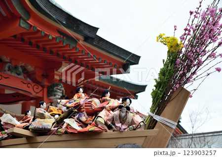 淡嶋神社(ひな流し神事) 【和歌山県和歌山市加太】 淡嶋神社(ひな流し神事) 【和歌山県和歌山市加太】 123903257