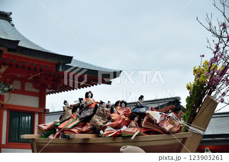 淡嶋神社(ひな流し神事) 【和歌山県和歌山市加太】 淡嶋神社(ひな流し神事) 【和歌山県和歌山市加太】 123903261