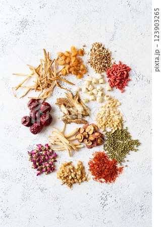 色々な漢方食材 色々な漢方食材 123903265