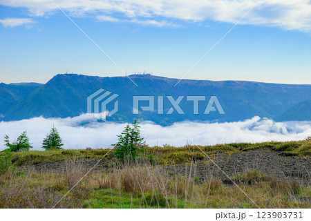 鉢伏山より王ヶ頭を望む 鉢伏山より王ヶ頭を望む 123903731