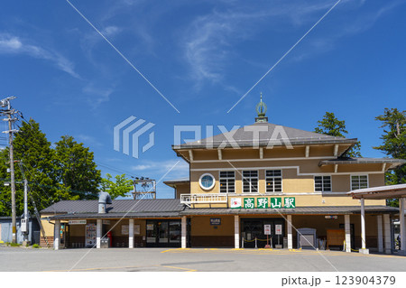 高野山駅 寺院風の外観 高野山駅 寺院風の外観 123904379