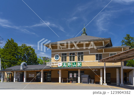 高野山駅　寺院風の外観 123904382