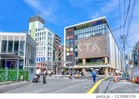 東京都調布市の都市風景　調布駅 123906539