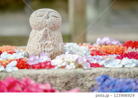 映えるお地蔵さん 映えるお地蔵さん 123906929