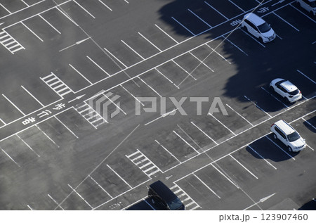 駐車場の風景 駐車場の風景 123907460
