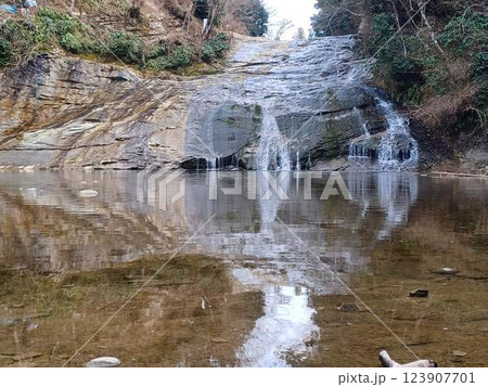 水量の少ない粟又の滝 水量の少ない粟又の滝 123907701