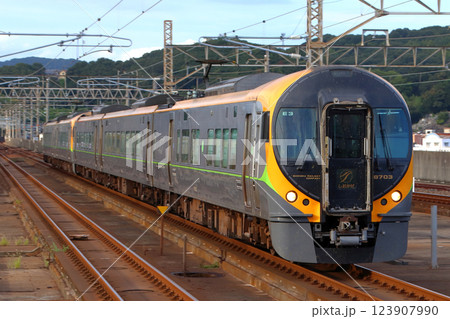 特急しおかぜ号（8600系電車：岡山⇔松山） 123907990