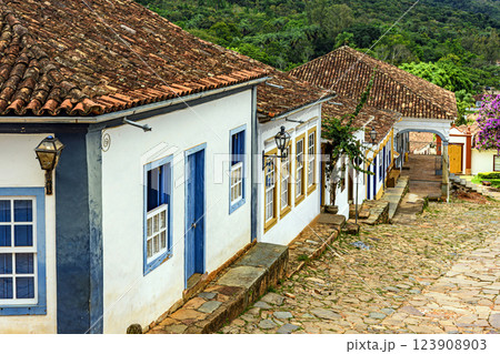 Old colonial-style houses on a slope Old colonial-style houses on a slope 123908903