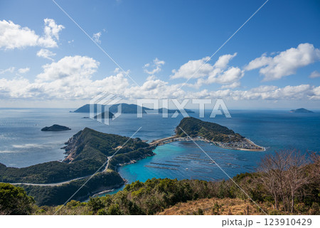 大堂山展望台から眺める豊後水道と黒潮の流れがぶつかる美しい大海原 大堂山展望台から眺める豊後水道と黒潮の流れがぶつかる美しい大海原 123910429