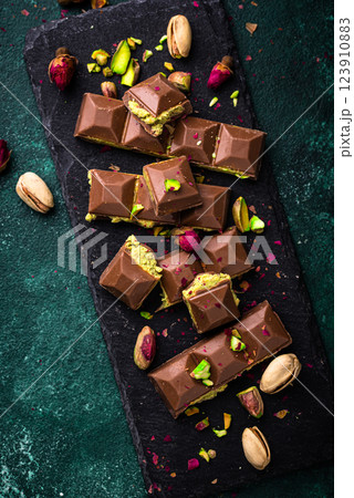 Dubai chocolate with kadayif pistachio filling Dubai chocolate with kadayif pistachio filling 123910883