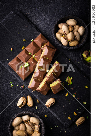 Dubai chocolate with kadayif pistachio filling 123910982