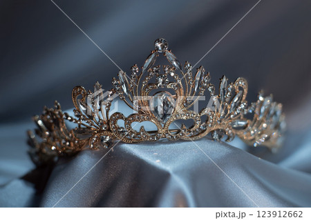 Vintage golden crown with crystals and gemstones.  123912662