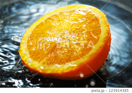 フレッシュなオレンジのイメージ フレッシュなオレンジのイメージ 123914385