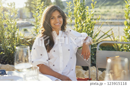 Young beautiful brunette is relaxing in an open-air cafe. 123915118