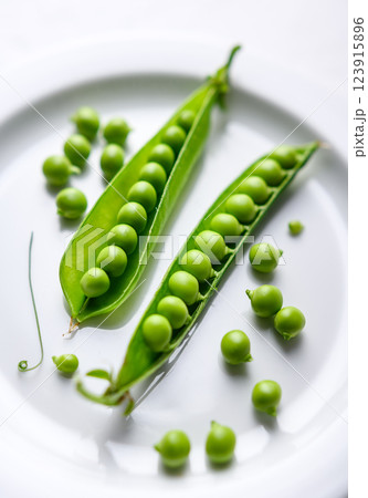 Macro shot of open pods of green sugar snap peas Macro shot of open pods of green sugar snap peas 123915896