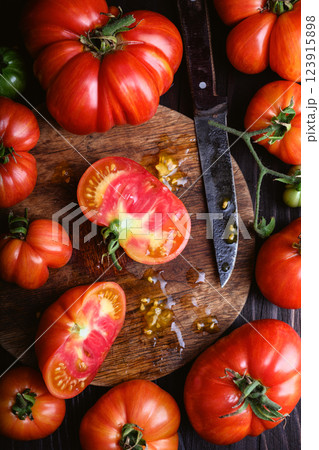 Overhead shot of fresh red tomatoes on a round wooden board 123915898