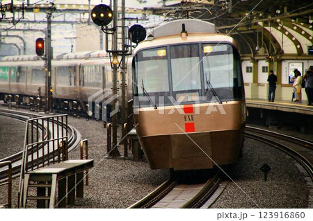 箱根・小田原へ向け快走する… ロマンスカーEXE 123916860