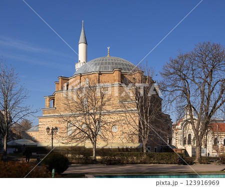 Banya Bashi Mosque in Sofia contrasting with urban surrounding 123916969