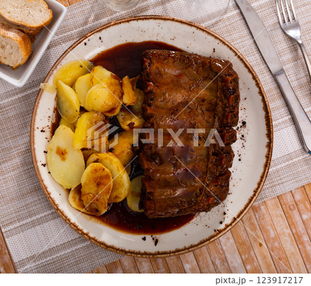 Portion of grilled pork ribs with roasted potatoes 123917217