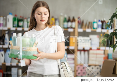 Young woman buyer chooses cosmetics gift set 123917292