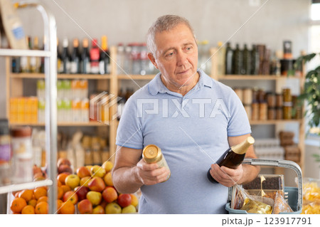 Mature man is choosing beer in grocery store 123917791