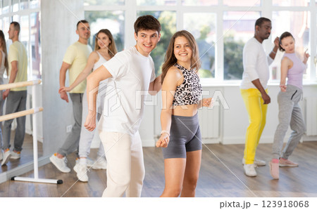 Couple young woman and man dancing twist 123918068