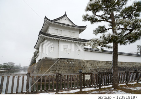 雪の二条城 東南隅櫓 京都市中京区 雪の二条城 東南隅櫓 京都市中京区 123918197