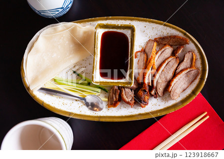 Peking duck with sauce and chinese pancakes Peking duck with sauce and chinese pancakes 123918667