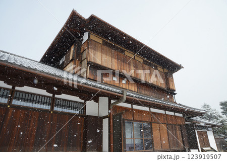 雪の二条城　本丸御常御殿　京都市中京区 123919507