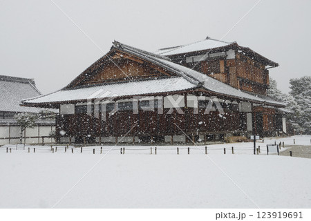 雪の二条城　本丸御常御殿　京都市中京区 123919691